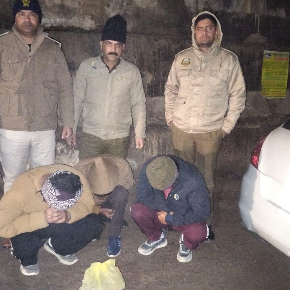 बिलासपुर पुलिस ने नशे के साथ 3 आरोपी पकड़े:एक किलो से ज्यादा चरस बरामद; तीनों के खिलाफ NDPS एक्ट में केस दर्ज