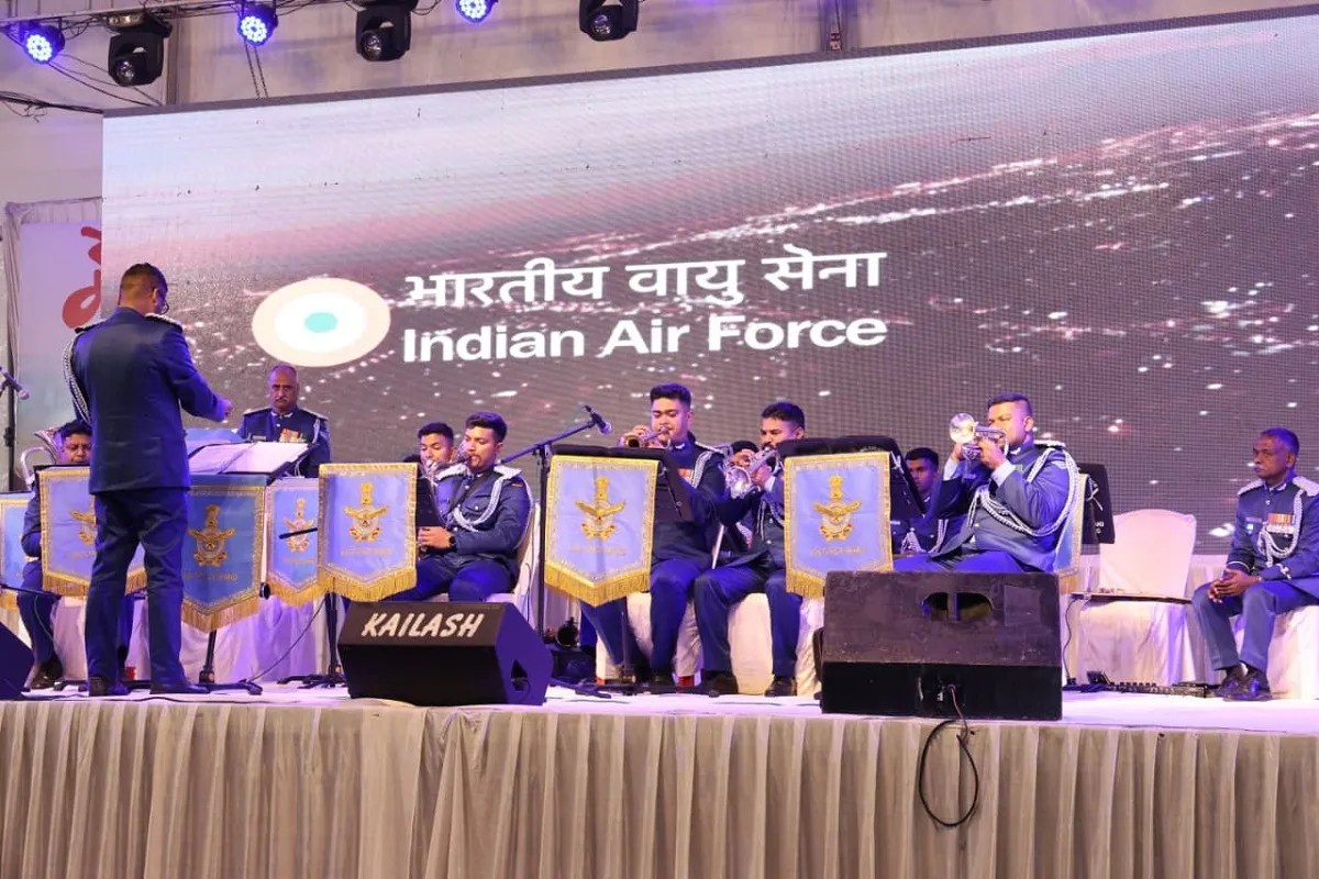 ग्वालियर व्यापार मेले में वायुसेना के बैंड का जादू, बॉलीवुड की धुनों पर झूमे दर्शक