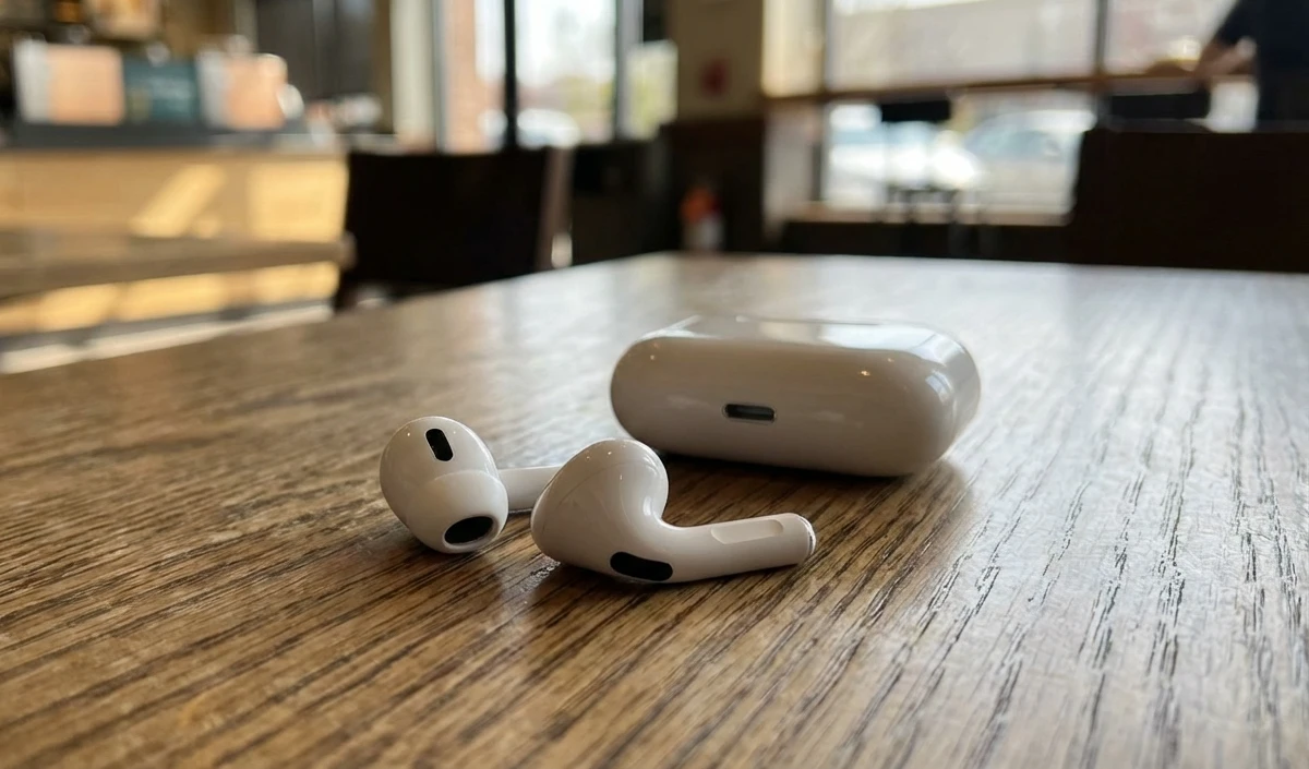 Apple का अगला Tech-जादू! AirPods Pro 4 में लगेंगे Camera, इशारों से Control होगा सब कुछ