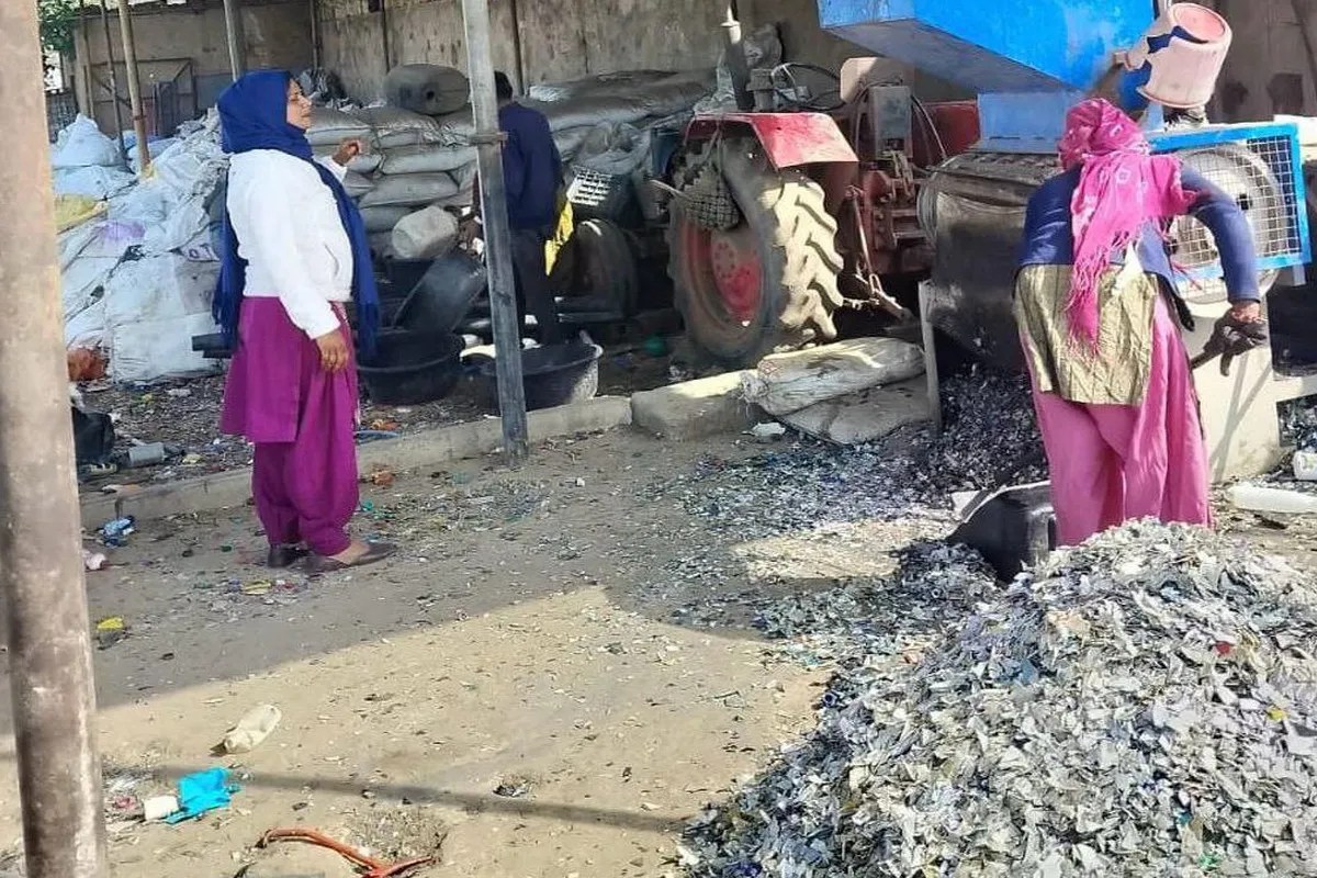 Alwar: महिलाओं ने पेश की अनोखी मिसाल, बन गई ‘रोल मॉडल’, अब प्लास्टिक के कचरे से लोग कमा रहे मोटा पैसा