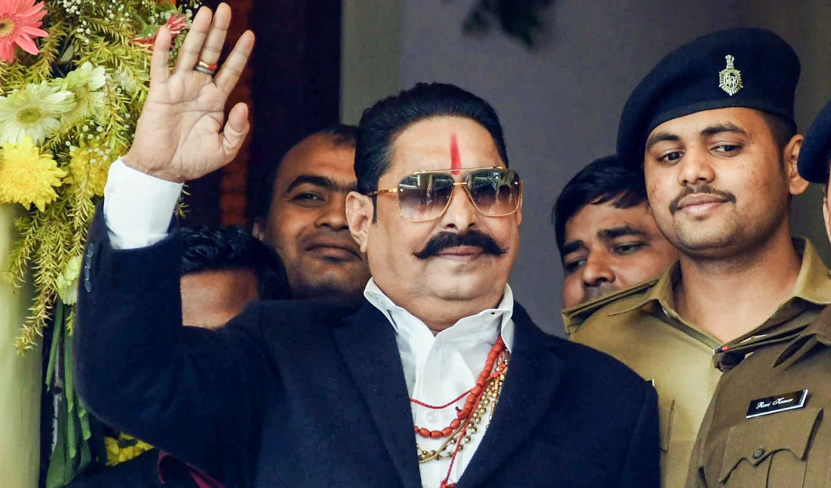 जेल से सीधे Bihar Assembly पहुंचे Anant Singh, शपथ लेते ही छुए CM Nitish के पैर