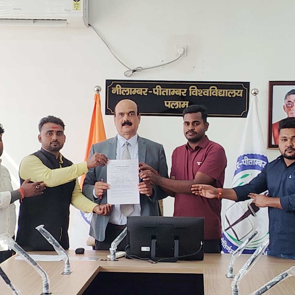 नीलांबर-पीतांबर विवि व महाविद्यालयों में अव्यवस्था, झारखंड छात्र मोर्चा ने दिया ज्ञापन