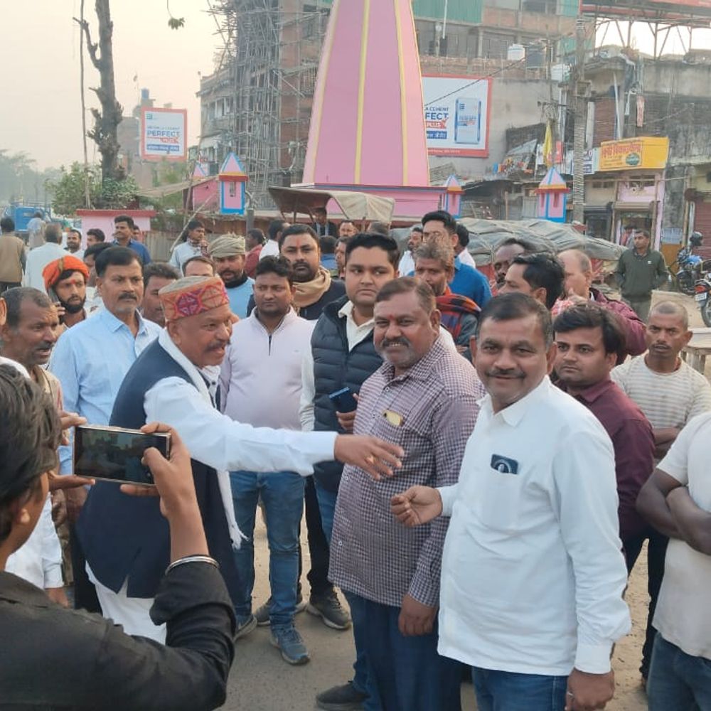 गेराबाड़ी में बैरिकेडिंग पर हंगामा, काम रुकवाया