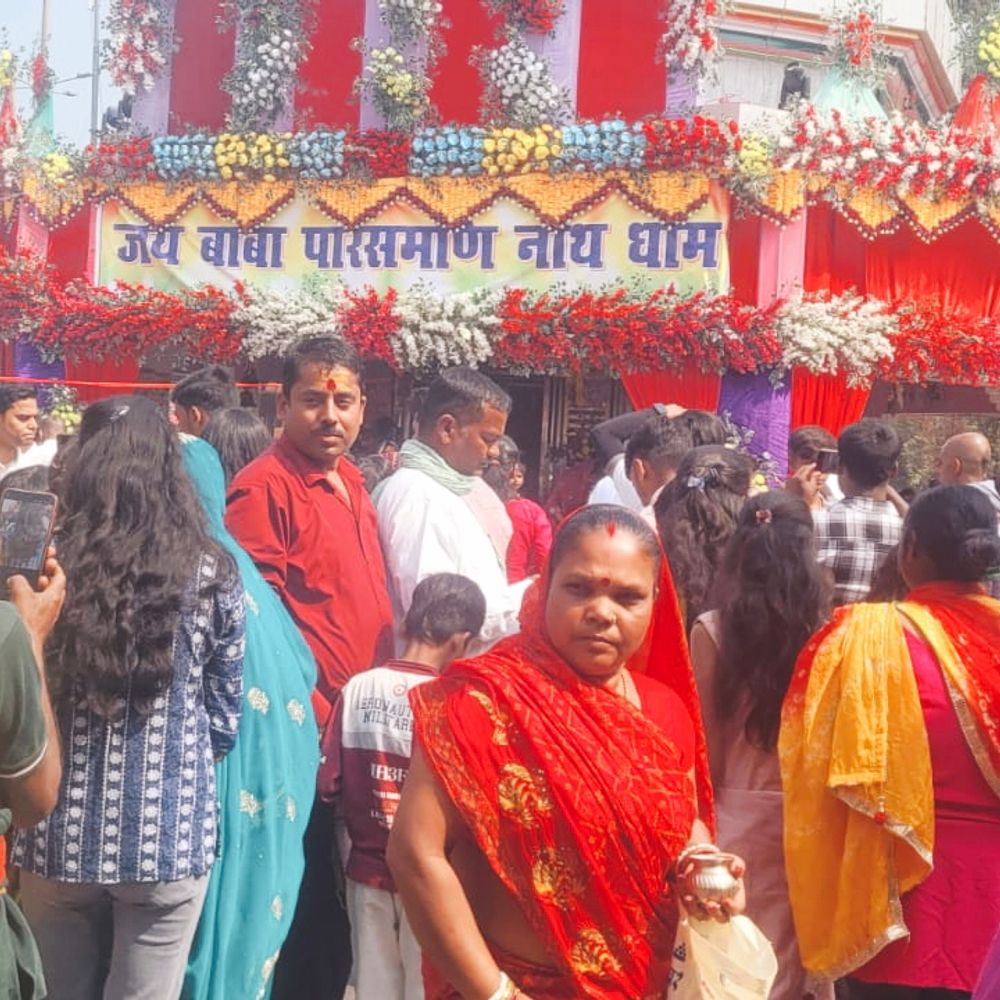 पारसमणि स्थान में महाशिवरात्रि महोत्सव के तीसरे दिन भी श्रद्धालुओं ने जल चढ़ाया