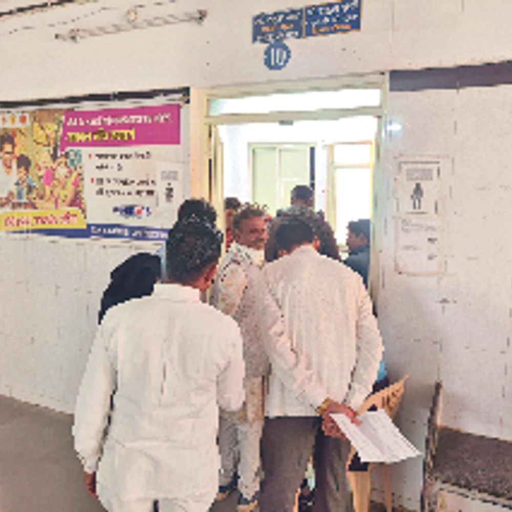 सिविल अस्पताल में स्टाफ की कमी, एक डॉक्टर पर 200 मरीजों का दबाव, मरीज घंटों लाइन में