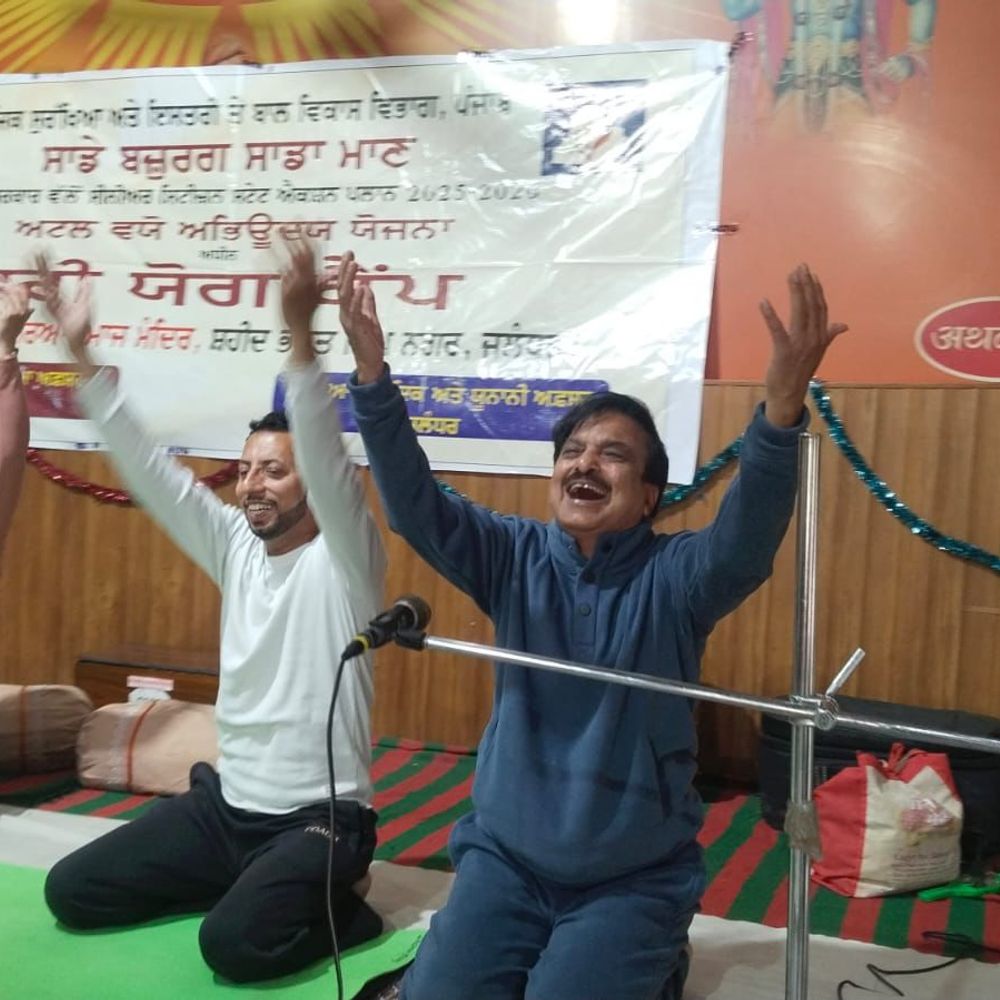 योग शिविर:शहीद भगत सिंह कॉलोनी में वरिष्ठ नागरिकों के लिए आयोजन