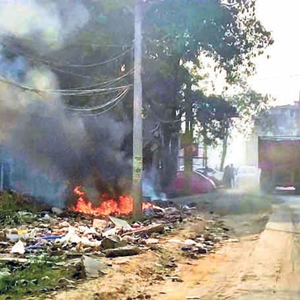 कहलगांव : चूल्हे की चिंगारी से लगी आग, 8 घर जलकर राख