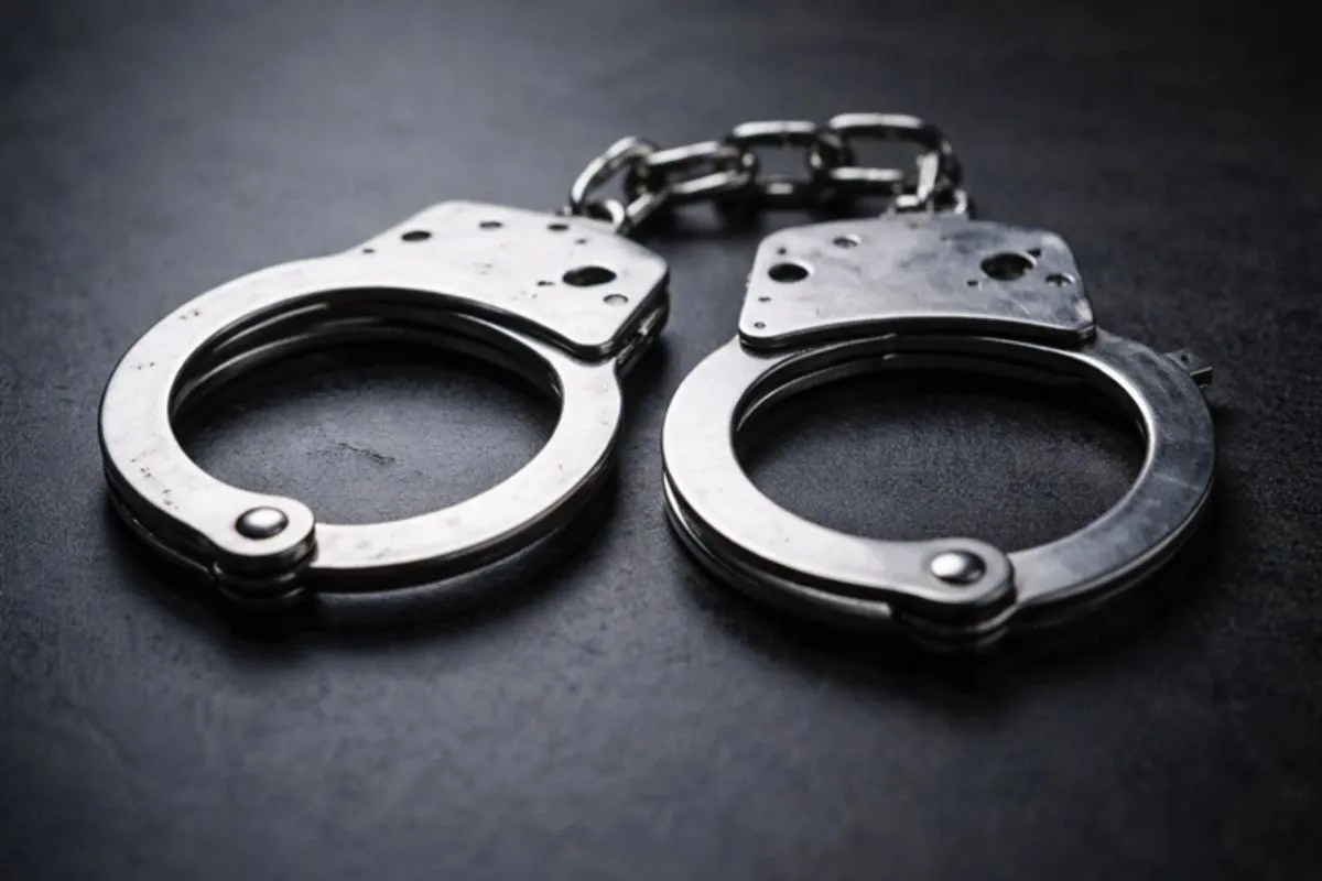 मंत्री के काफिले पर हमले का मामला, पूर्व विधायक को गिरफ्तार करने पहुंची पुलिस तो मच गया बवाल, फिर…