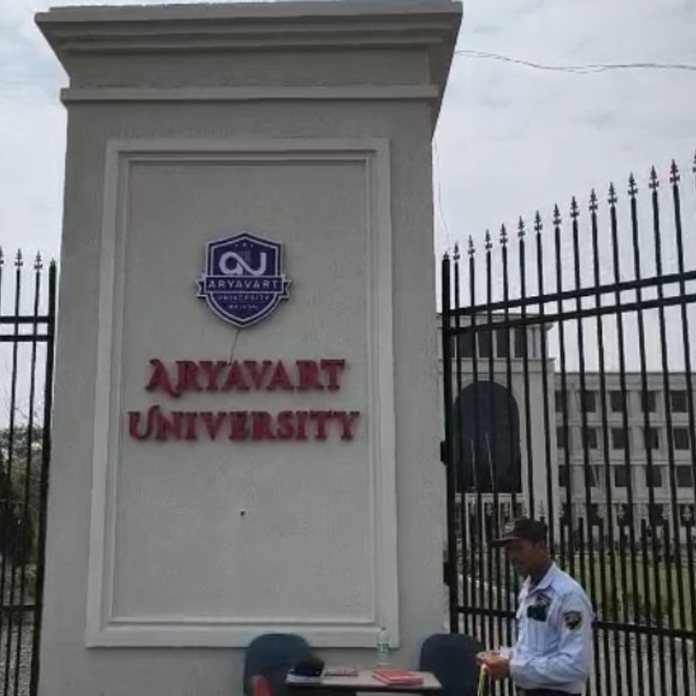 आर्यावर्त विश्वविद्यालय की मान्यता पर जांच शुरू:रुकमणी देवी स्कूल की बिल्डिंग दिखाकर मान्यता लेने का आरोप, कलेक्टर ने टीम बनाई