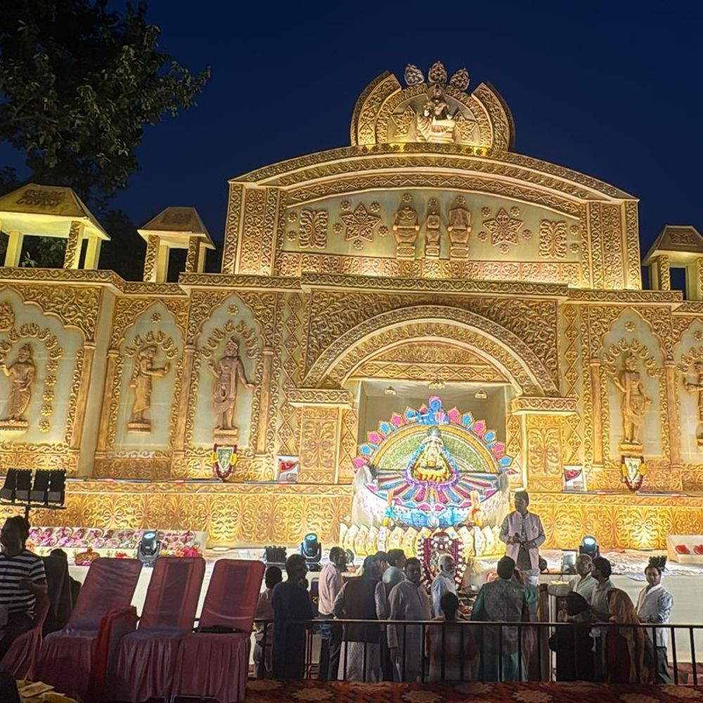 लखनऊ में श्री श्याम निशानोत्सव का दूसरा दिन:’जमघट म्हारे श्याम का’ भजन संध्या में उमड़ा श्रद्धालुओं का सैलाब