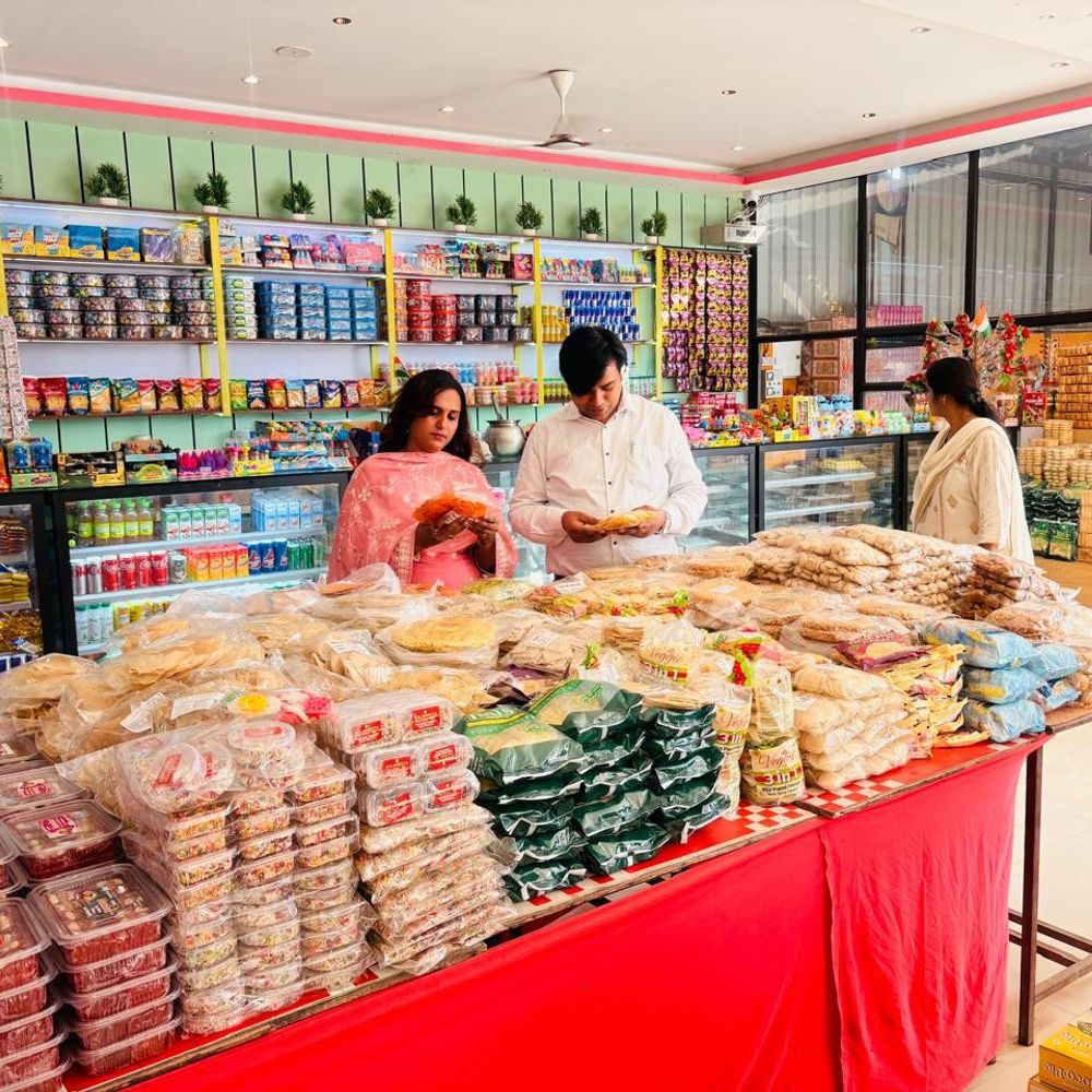 बाराबंकी में 49 हजार के खाद्य पदार्थ नष्ट:होली-रमजान के मद्देनजर खाद्य विभाग ने की सघन छापेमारी