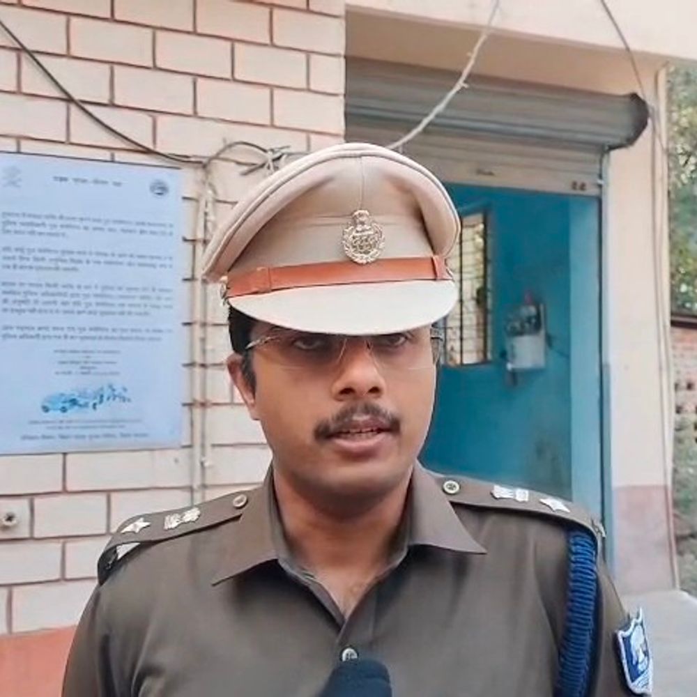 कई पुलिस अधिकारियों को शोकॉज नोटिस जारी:एसपी ने फलका थाने का औचक निरीक्षण किया, जांच में मिली त्रुटियां