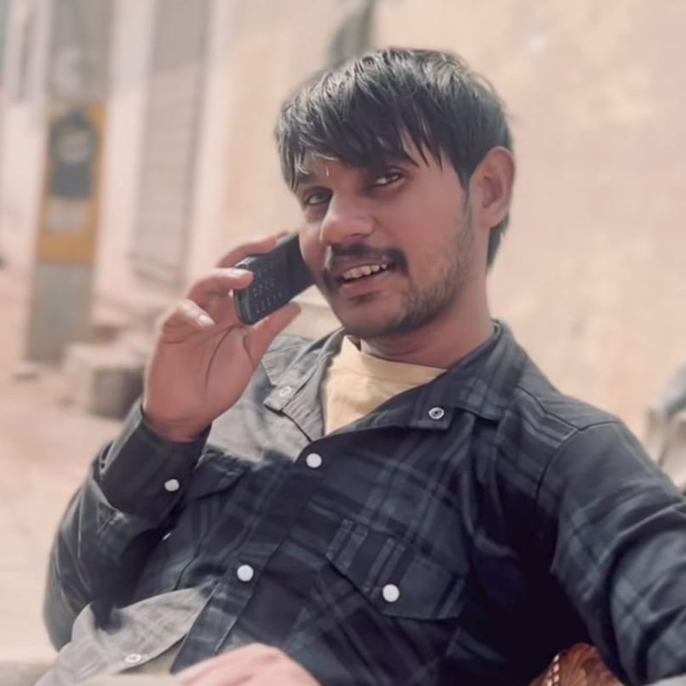 गुरुग्राम में सड़क हादसे में युवक की मौत:साथी घायल; वाहन ने बाइक को टक्कर मारी; मोमोज सप्लाई करने गए थे