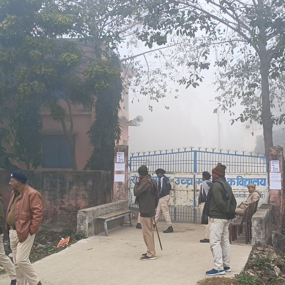 मधुबनी में कड़ी सुरक्षा के बीच इंटर परीक्षा शुरू:75 केंद्रों पर 53,217 परीक्षार्थी, डीएम–एसपी ने जारी किए सख्त निर्देश