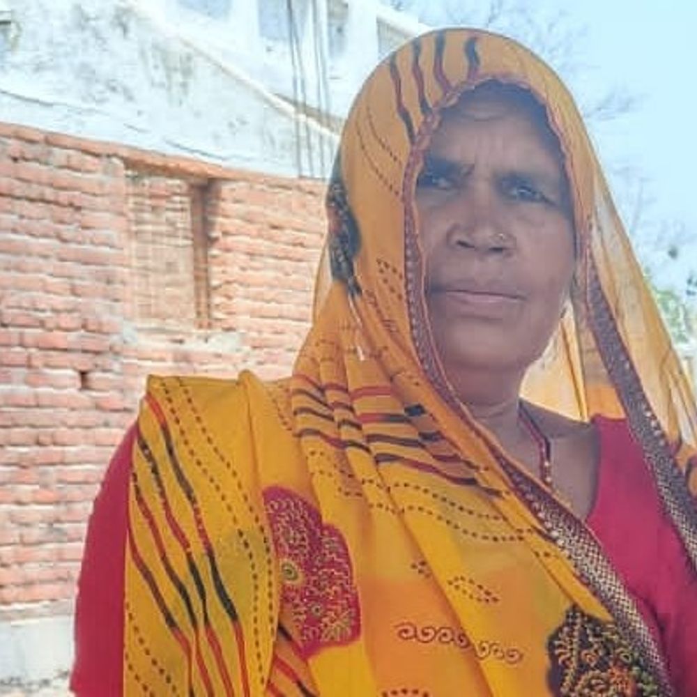 सिंचाई करते समय महिला को लगा करंट, मौत:छतरपुर में पंप चालू करते समय तार साड़ी में फंसा, पैर चपेट में आया