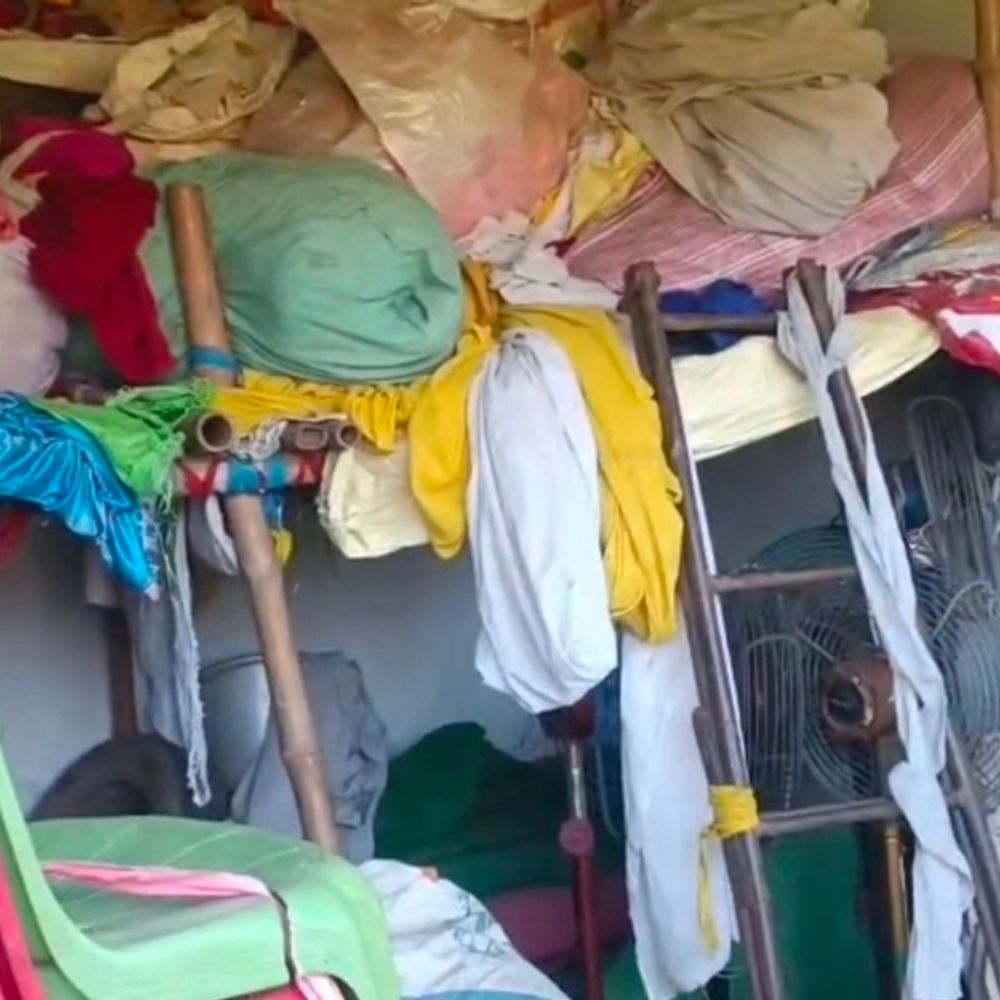 शेखपुरा में DJ दुकान से लाखों की चोरी:देर रात शटर का ताला तोड़कर वारदात काे दिया अंजाम, व्यापारियों में रोष