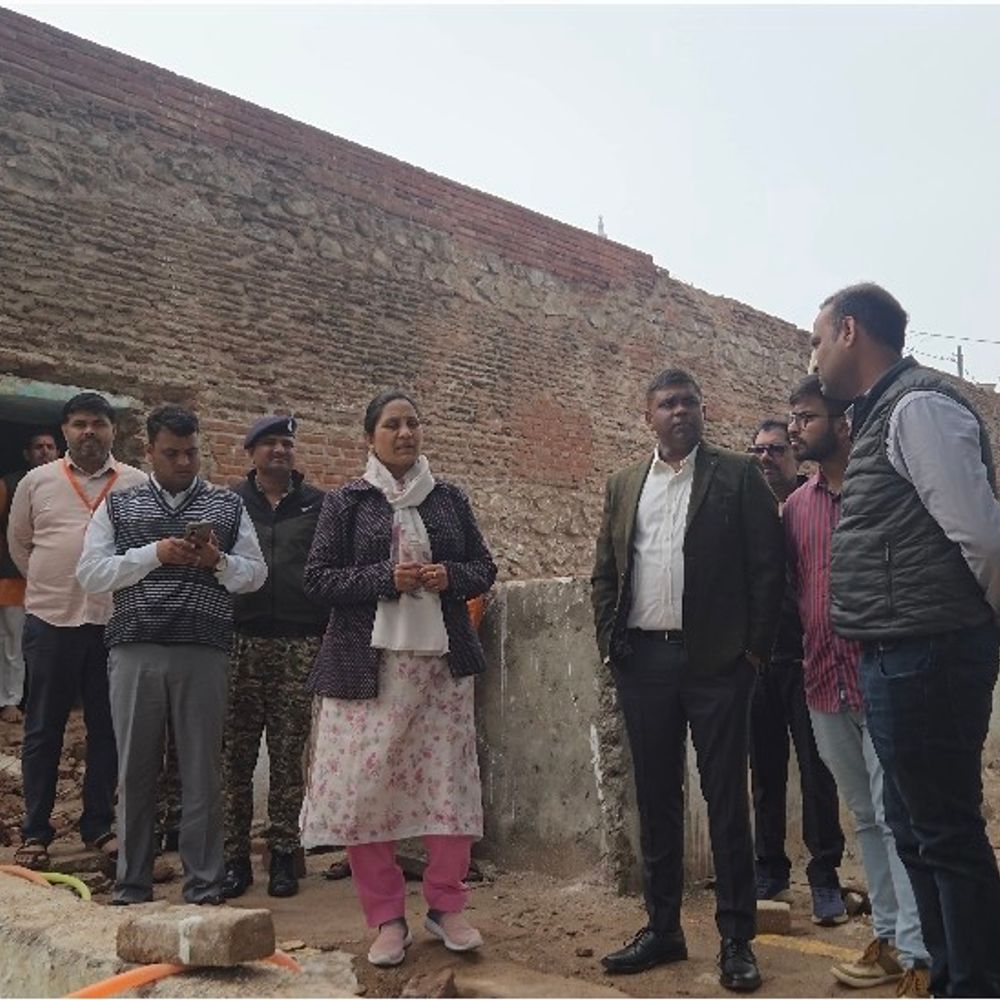 ओरछा रामराजा लोक का कलेक्टर ने किया निरीक्षण:पार्किंग, ट्रैफिक और गुणवत्ता पर दिए कड़े निर्देश