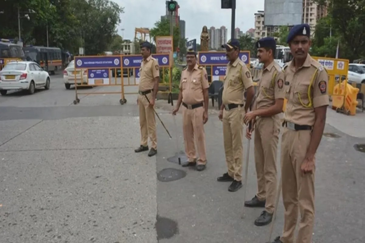 स्कूलों के बाद अब छह कोर्ट को बम से उड़ाने की धमकी, मच गया हड़कंप, परिसर खाली कराए गए