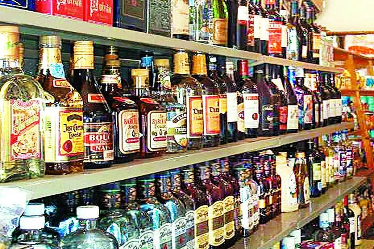 CG News: छत्तीसगढ़ के शराब दुकान में नई व्यवस्था, च्वाइस वाली मिलेगी अब शराब, ज्यादा दाम भी नहीं ले सकेंगे दुकानदार