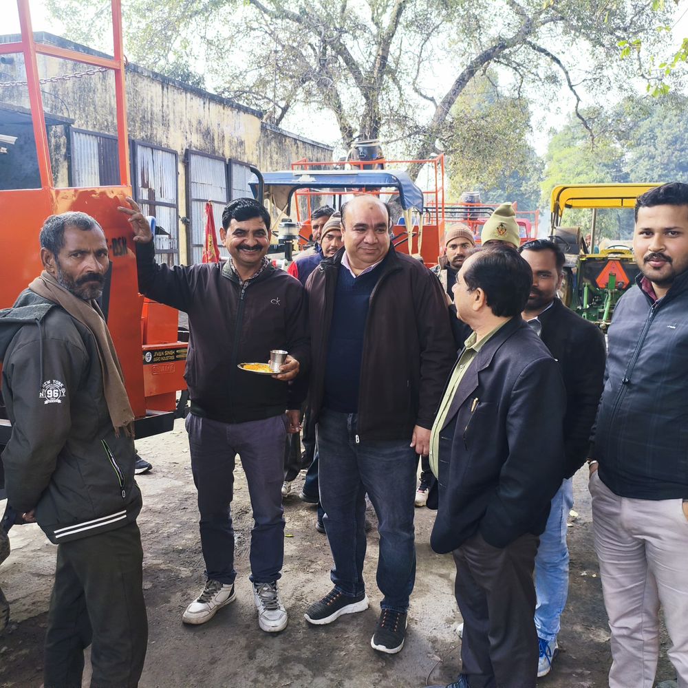 बुलंदशहर में एमटीपी मशीनों का वितरण शुरू:वेव समूह ने गन्ना खेती में यंत्रीकरण हेतु 10 मशीनें वितरित कीं