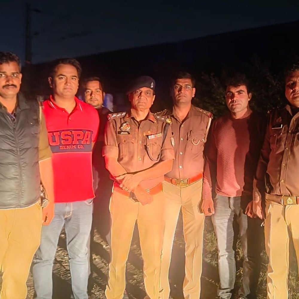 मथुरा पुलिस और बाइक चोर के बीच मुठभेड़:आरोपी गिरफ्तार; अवैध तमंचा, चोरी के जेवर और मोटरसाइकिल बरामद