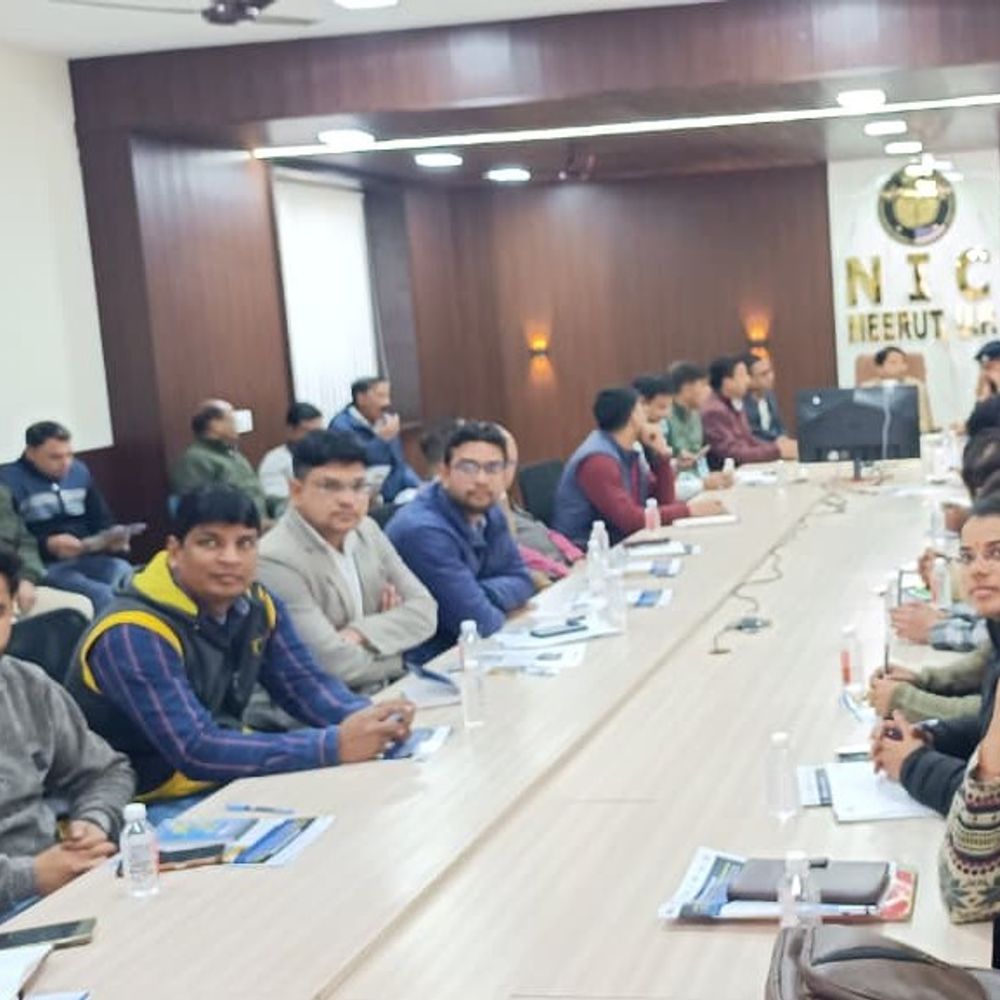 मेरठ में ‘सेफर इंटरनेट डे’ पर जागरूकता कार्यशाला:सरकारी-अर्धसरकारी कर्मचारियों को साइबर सुरक्षा के प्रति किया जागरूक