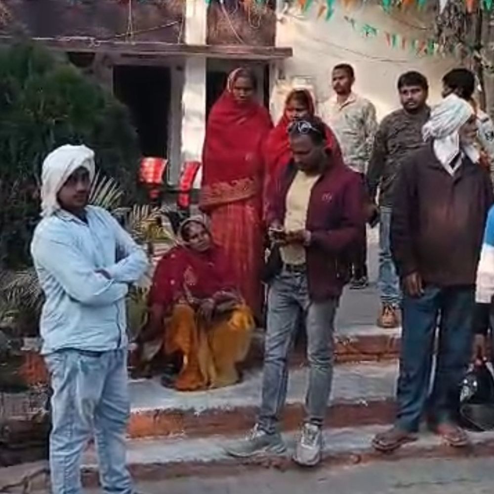 बक्सर में विवाहिता की मौत:कमरे में फंदे से मिला शव, पति हिरासत में, मां बोली- दहेज के लिए परेशान करते थे ससुराल वाले