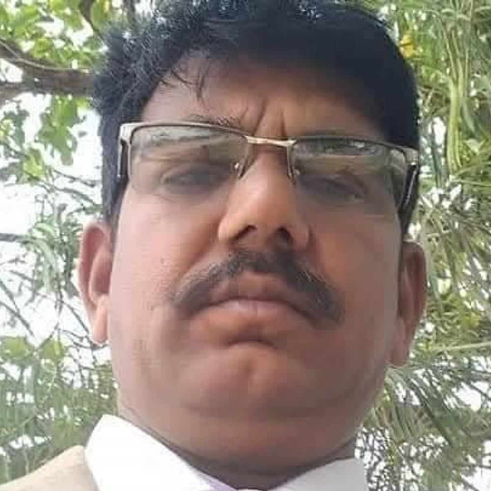 गोपालगंज में तिलक समारोह से लौट रहे व्यक्ति की मौत:अनियंत्रित बाइक सड़क किनारे खड़े ट्रेलर में जा भिड़ी,सिर में आईं चोटें