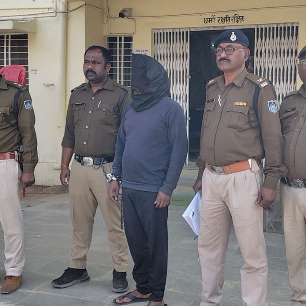 मऊगंज में लिफ्ट देकर जेब काटने वाला आरोपी गिरफ्तार:बुजुर्गों को बनाता था निशाना; 6 लाख की अर्टिका जब्त