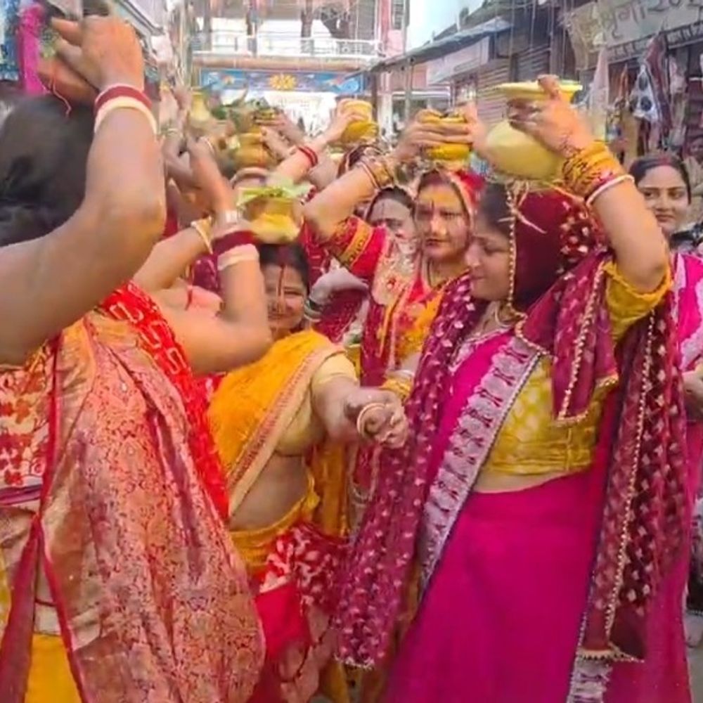 बबरगंज शिव मंदिर में मूर्ति प्राण प्रतिष्ठा:मोहद्दीनगर से निकली कलश शोभा यात्रा