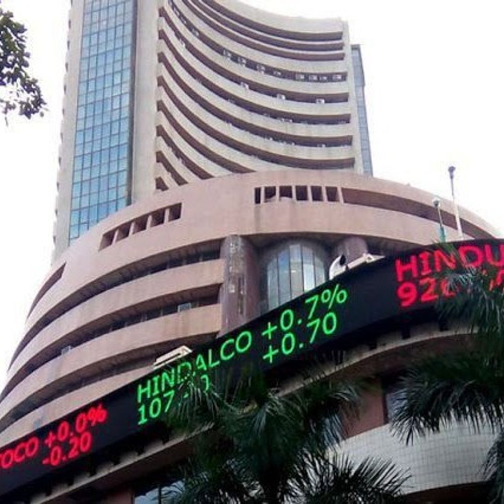 सेंसेक्स में 400 अंक की तेजी:84,000 पर कारोबार कर रहा, निफ्टी भी 100 अंक चढ़ा; बैंकिंग और IT शेयर्स में बढ़त