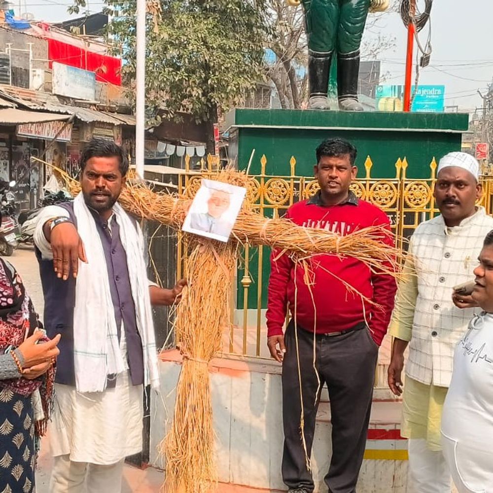 पप्पू यादव की गिरफ्तारी पर कांग्रेस का विरोध:किशनगंज में मुख्यमंत्री नीतीश कुमार का पुतला जलाया