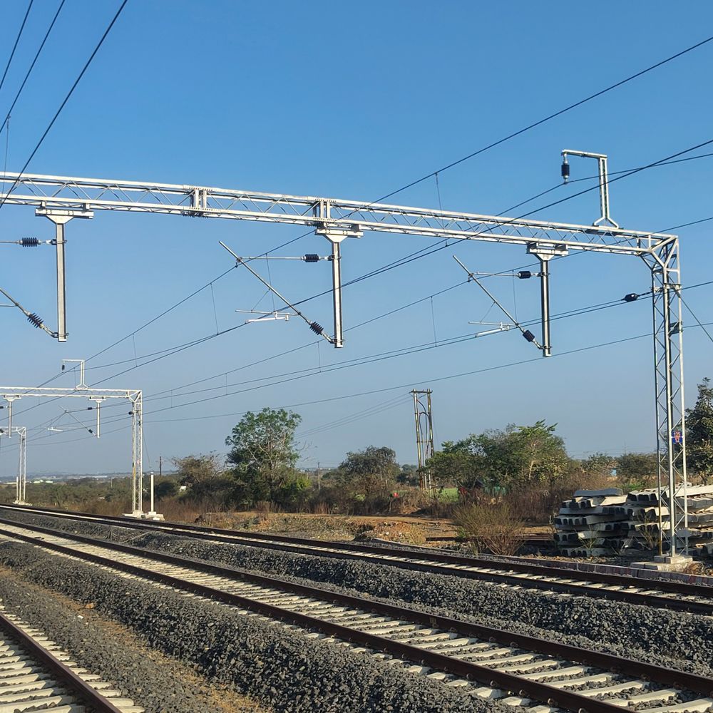 राजगढ़ में निर्माणाधीन रेलवे लाइन से कॉपर वायर चोरी:630 मीटर केटनरी वायर गायब, लाखों का नुकसान