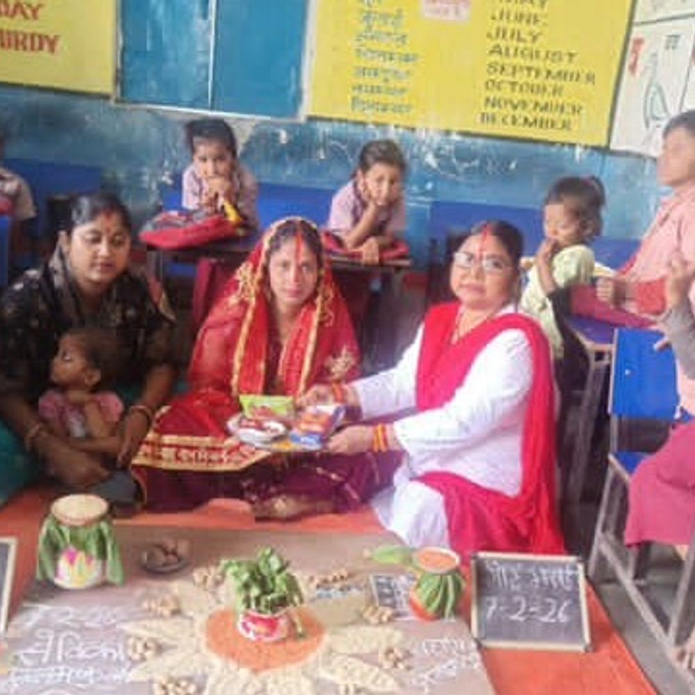 अररिया में हर आंगनवाड़ी केंद्र पर गोदभराई कार्यक्रम:पौष्टिक आहार,ताजे फल और थाली की किट दी, किया जागरूकता