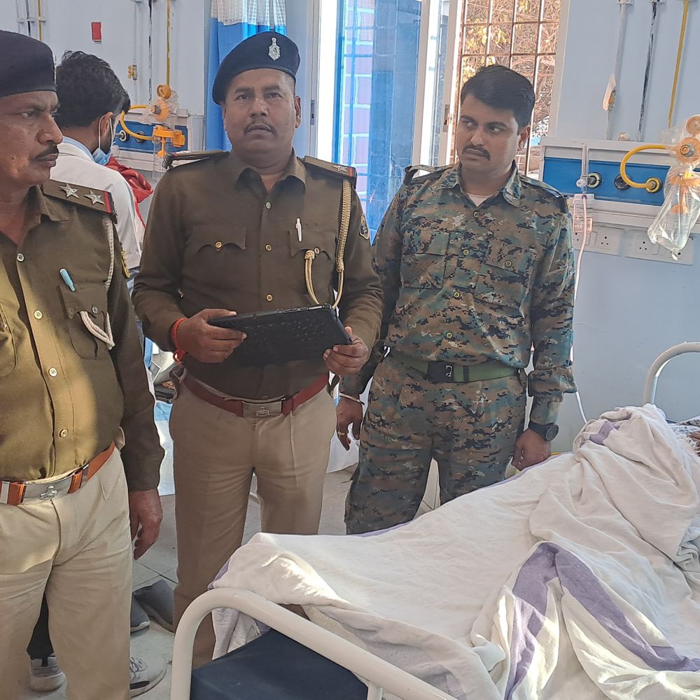 गोपालगंज में ट्रक की टक्कर से मां-बेटा घायल:एनएच 27 पर चैन पट्टी के पास हादसा, मां की हालत गंभीर