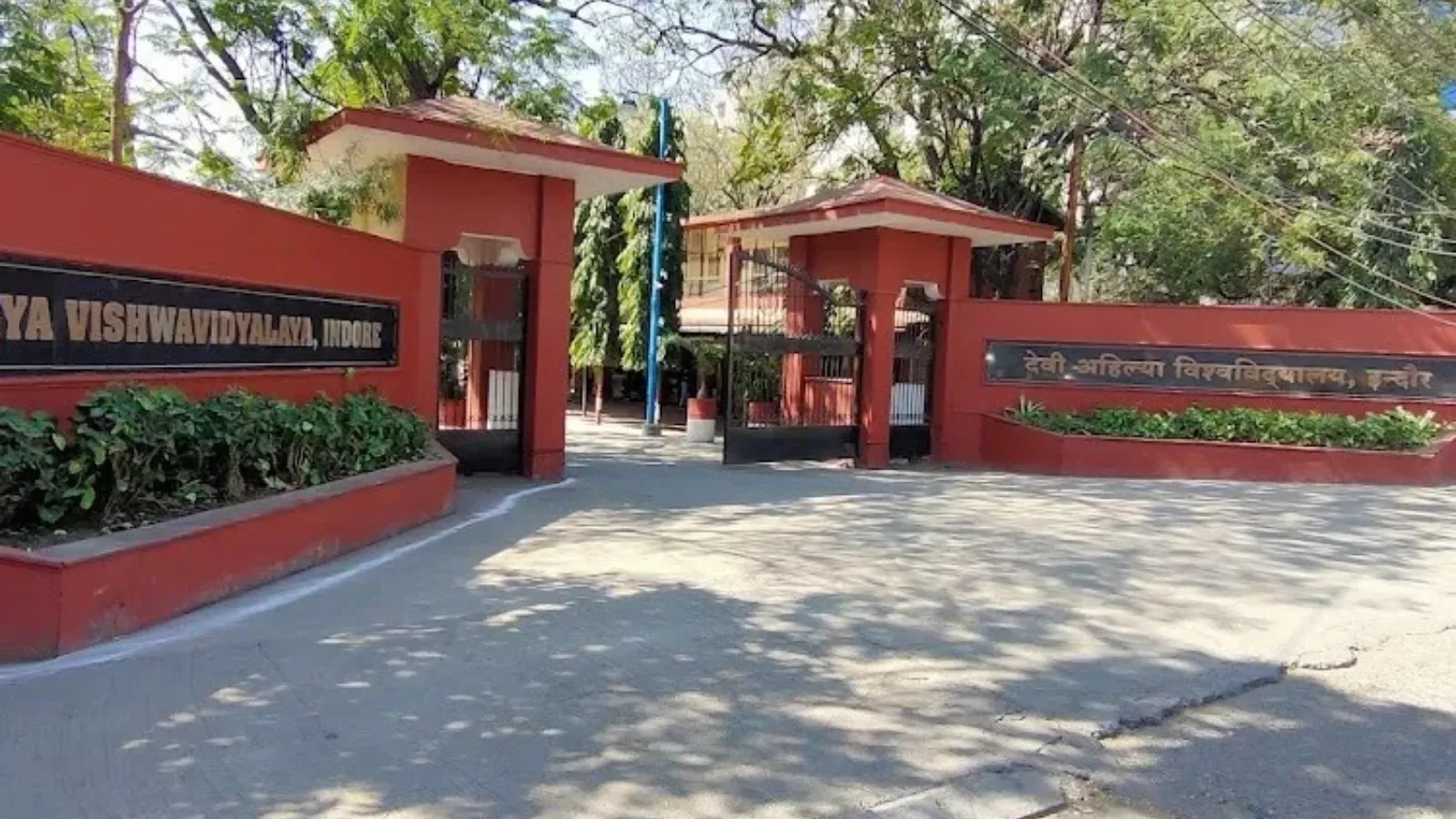 बॉयफ्रेंड बनाने का डाला दबाव, डेटिंग एप पर करवाती थी लॉगिन, छात्रा के रूम में मिली आपत्तिजनक चीजें