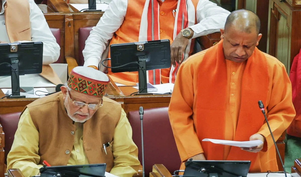 धूल चेहरे पर थी, मैं आईना साफ करता रहा… CM Yogi का समाजवादी पार्टी पर तंज