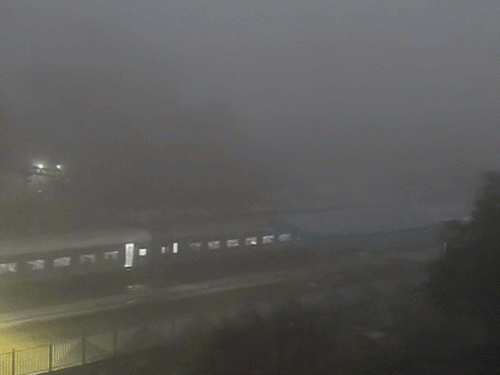 उत्तराखंड के ऊंचे इलाकों में बर्फबारी, हिमाचल में कोहरा:कई राज्यों में कोहरे से विजिबिलिटी 50 मीटर से कम, यूपी में बूंदाबांदी से तापमान गिरा