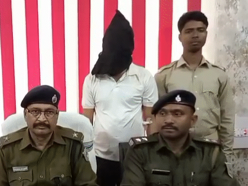 बोकारो में नाबालिग आदिवासी बच्ची से रेप:भारत माला प्रोजेक्ट में वाहन चलाता है आरोपी, गिरफ्तार कर भेजा गया जेल