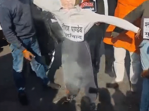 यूपी में ‘घूसखोर पंडत’ फिल्म के विरोध में अपर्णा यादव:कानपुर यूनिवर्सिटी के कुलपति ने कहा-आपसी सौहार्द के लिए खतरा; शहाबुद्दीन रजवी बोले – घूसखोर पंडत बैन हो