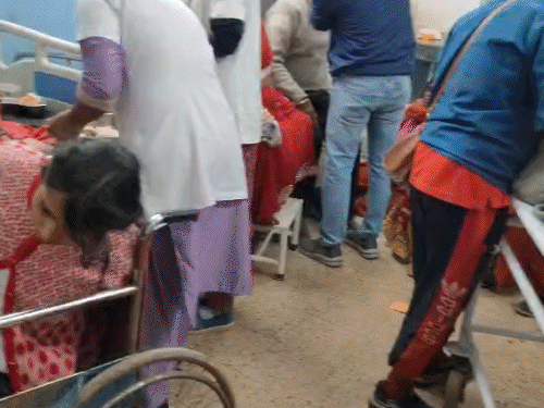 गुमला के टांगीनाथ से लौट रही बस पलटी:शंख घाट मोड़ पर हुए हादसे में 5 साल के मासूम समेत महिला की मौत, 40 से अधिक घायल