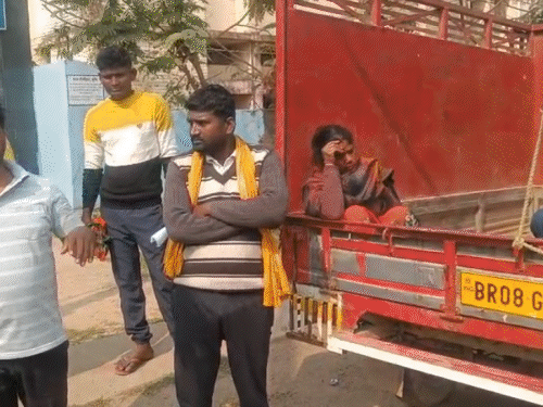 बड़े भाई और रिश्तेदारों ने बेटे को गला दबाकर मारा:मुंगेर में 13 वर्षीय किशोर की मौत, पिता ने लगाया आरोप; बेटी ने फोन पर दी सूचना