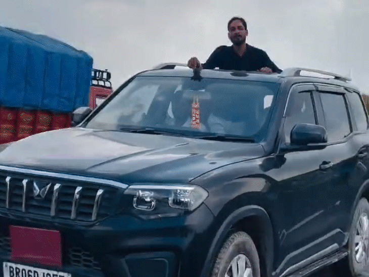 मुजफ्फरपुर में सरकारी गाड़ी के दुरुपयोग का वीडियो वायरल:गाड़ी पर रखी शराब की बोतल; ग्रामीण SP ने दिए जांच के आदेश