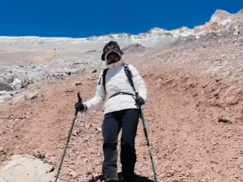 काशी की बेटी ने फतह किया साऊथ अमेरिका का माउंट-अकोंकागुआ:उड़ाकर ले गयी थी तेज हवा, फिर भी नहीं रुके कदम, 49 की उम्र में 8 घंटे में चढ़ीं 6961 मीटर