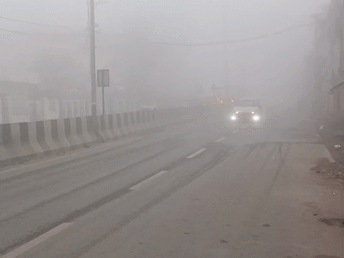 यूपी-बिहार में घना कोहरा, विजिबिलिटी 100 मीटर से कम:एमपी के 11 जिलों का टेंपरेचर 10°C से नीचे, उत्तराखंड-हिमाचल में सोमवार से बर्फबारी का अनुमान