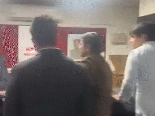 हिमाचल भवन दिल्ली में आधी रात पुलिस की रेड, VIDEO:यहां ठहरे लोगों में हड़कंप, महिला बोली- मेरे कमरे में कैसे पहुंचे जवान