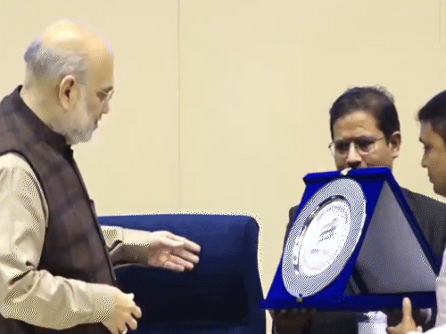 पहली सरकारी कैब सर्विस भारत टैक्सी लॉन्च:ओला-उबर की तरह ड्राइवर को कमीशन नहीं देना होगा, पीक आवर में किराया नहीं बढ़ेगा