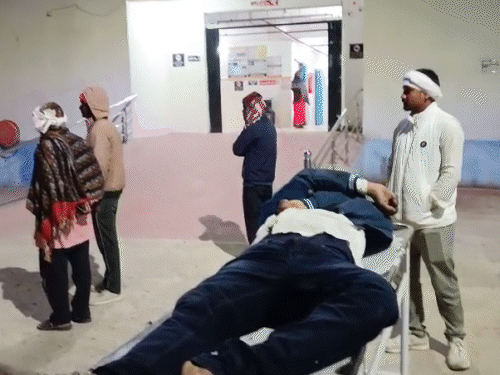 बेगूसराय में सड़क हादसे में एक युवक की मौत:दूसरे की हालत गंभीर; ट्रक ने 2 बाइक में मारी टक्कर, ड्राइवर गाड़ी लेकर मौके से फरार