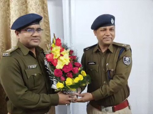 पटना के लॉ एंड ऑर्डर SDPO समेत 4 बने ASP:बिहार के 4 सीनीयर डीएसपी को मिला प्रमोशन, SSP ने पहनाया अशोक स्तंभ का बैच