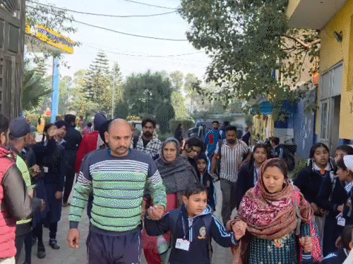 मोहाली के स्कूल को बम से उड़ाने की धमकी:ईमेल से मिली सूचना, बच्चें और कर्मचारी सुरक्षित बाहर निकले, हालात काबू